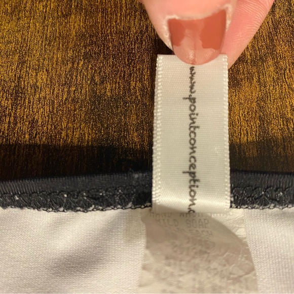 Point conception bikini black & raspberry
Top used once new bottoms never used - Picture 5 of 11